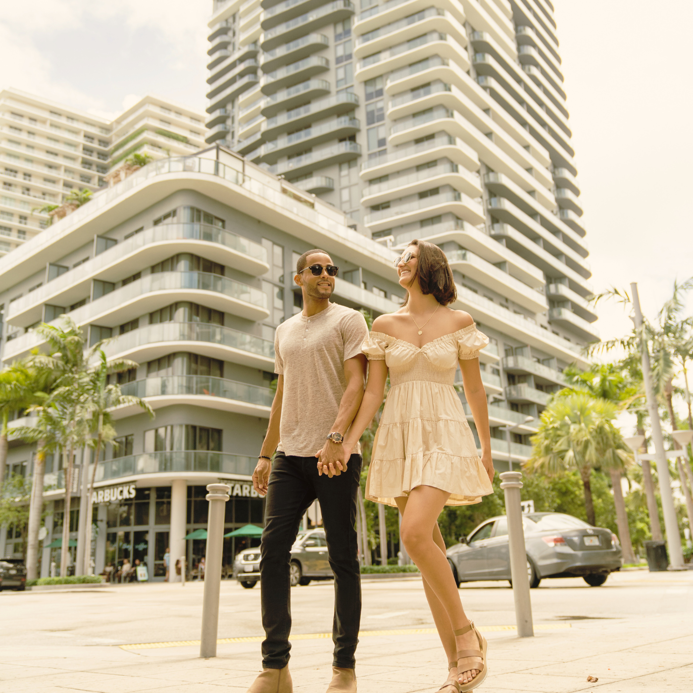 Hyde Midtown Miami Couple se promenant