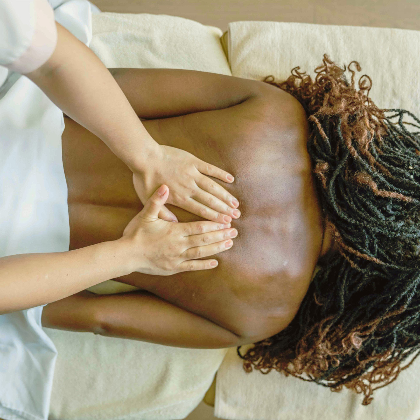 Hyde Dubai Cinq Mondes Spa Woman Getting Massage